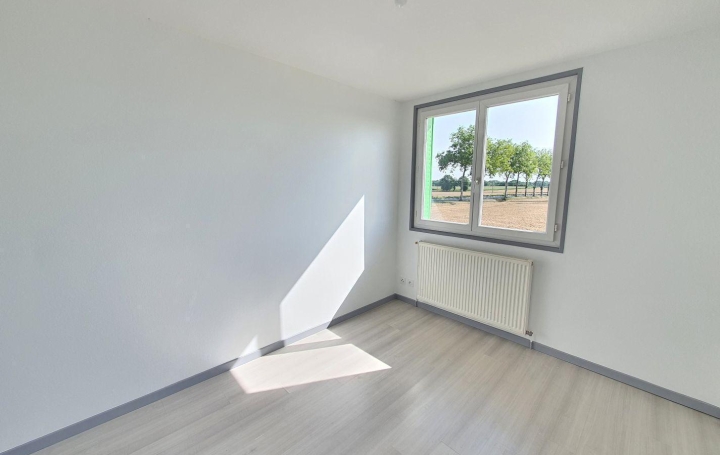 4 Pièces NEUVILLE-LES-DAMES (01400)  74 m2 745 € 