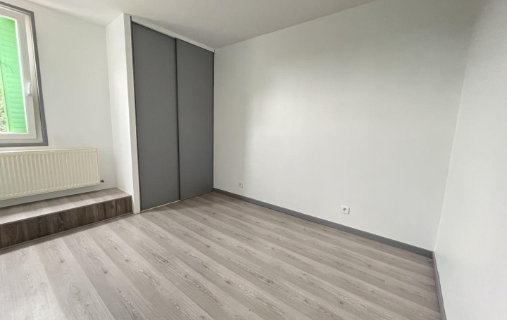 4 Pièces NEUVILLE-LES-DAMES (01400)  74 m2 745 € 