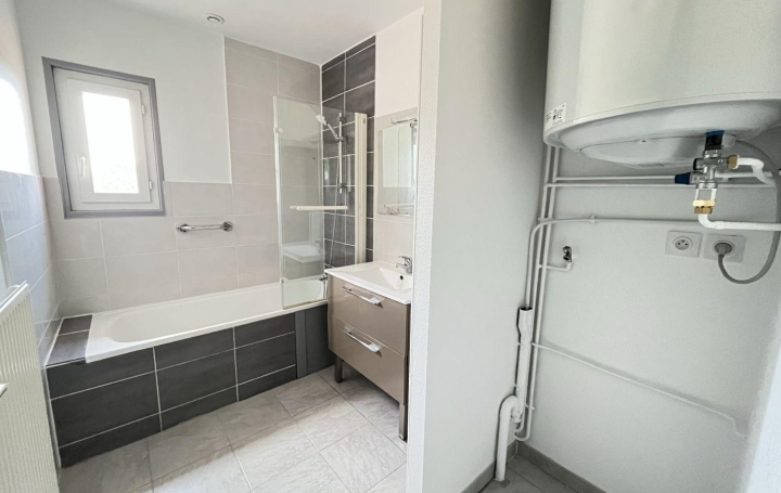 4 Pièces NEUVILLE-LES-DAMES (01400)  74 m2 745 € 