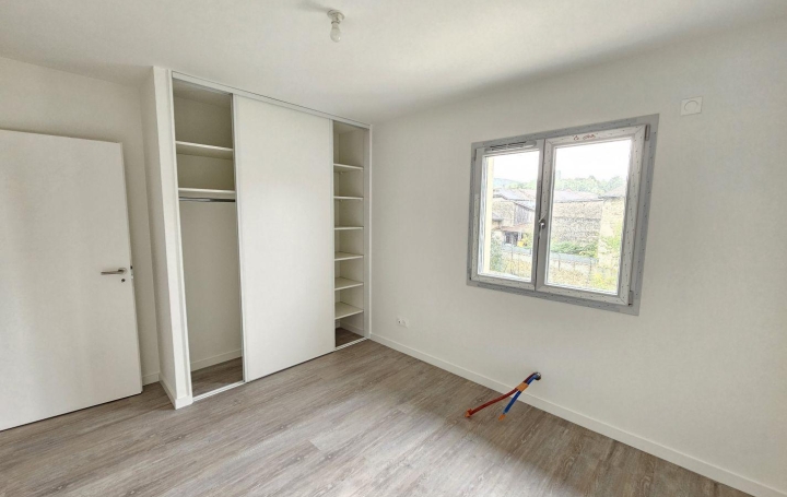 Maison SAINT-JEAN-LE-VIEUX (01640)  88 m2 990 € 