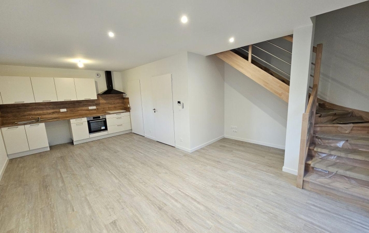 Maison SAINT-JEAN-LE-VIEUX (01640)  63 m2 900 € 