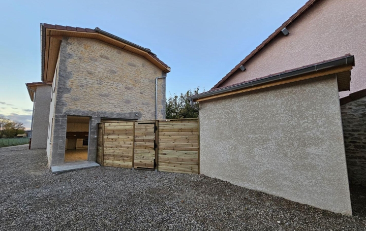 Maison SAINT-JEAN-LE-VIEUX (01640)  63 m2 900 € 