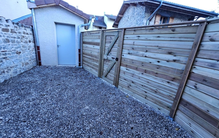 Maison SAINT-JEAN-LE-VIEUX (01640)  63 m2 900 € 