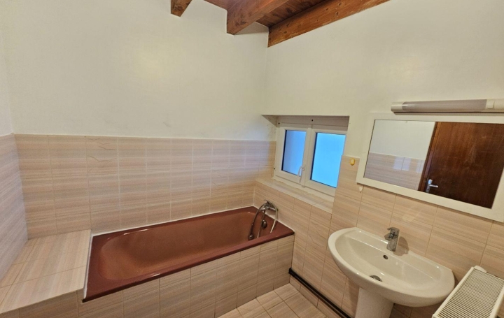 Maison SAINT-DENIS-LES-BOURG (01000)  89 m2 800 € 