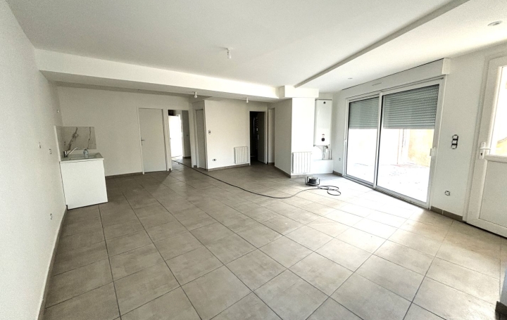 3 Pièces NEUVILLE-LES-DAMES (01400)  84 m2 800 € 