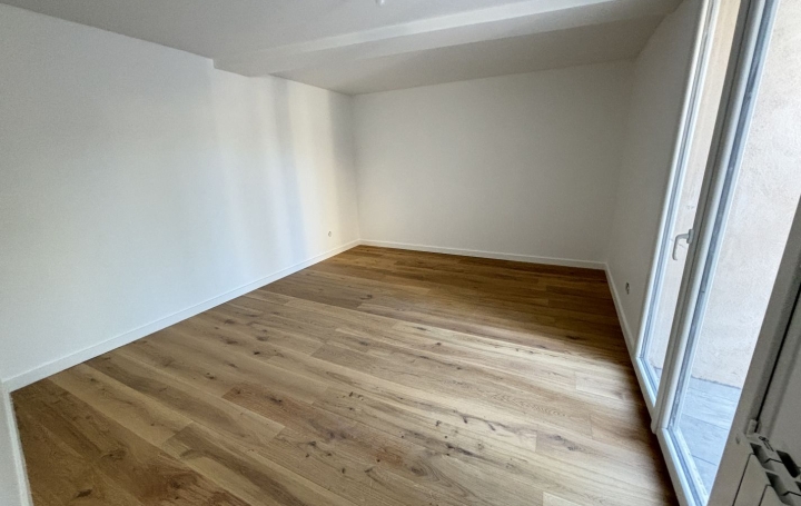 3 Pièces NEUVILLE-LES-DAMES (01400)  84 m2 800 € 