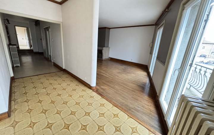 2 Pièces NEUVILLE-LES-DAMES (01400)  88 m2 650 € 