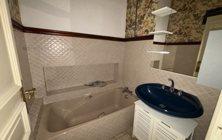 2 Pièces NEUVILLE-LES-DAMES (01400)  88 m2 650 € 