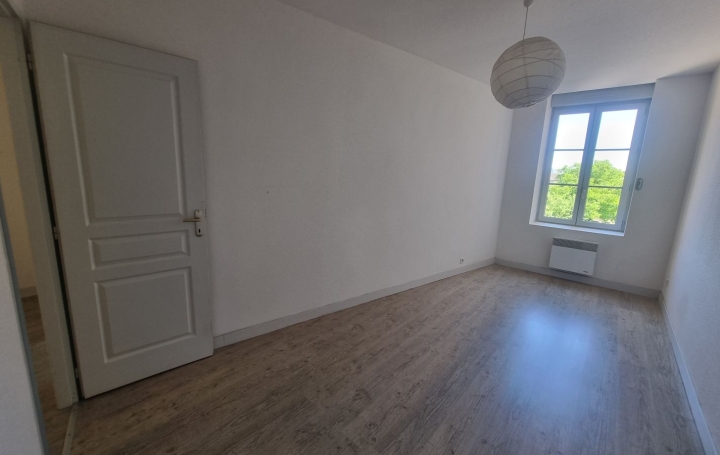 3 Pièces PONT-DE-VAUX (01190)  103 m2 650 € 