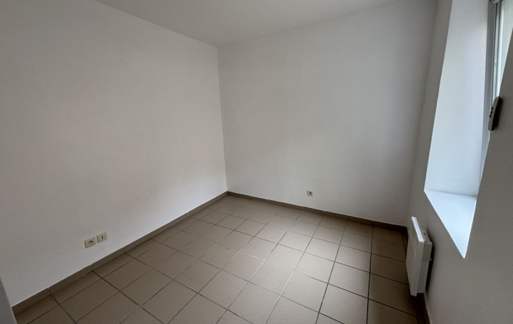 1 Pièce PONT-DE-VAUX (01190)  39 m2 399 € 