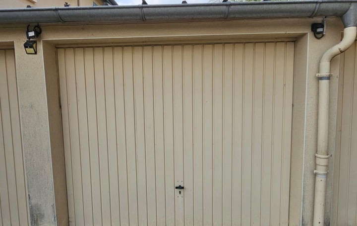 Garage CHALAMONT (01320)  15 m2 100 € 