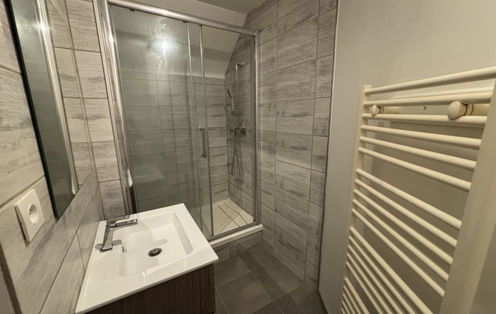 Studio CHALAMONT (01320)  25 m2 490 € 