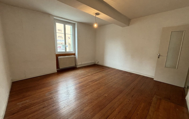 4 Pièces BOURG-EN-BRESSE (01000)  83 m2 815 € 