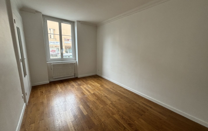 4 Pièces BOURG-EN-BRESSE (01000)  83 m2 815 € 