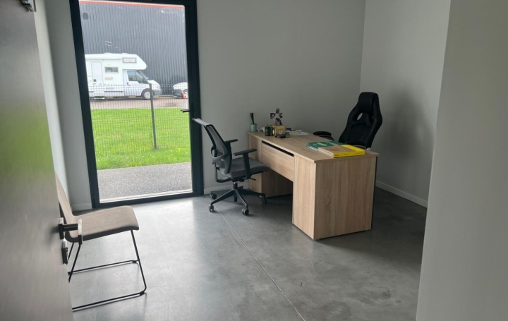 Activité commerciale CHATILLON-SUR-CHALARONNE (01400)  18 m2 350 € 