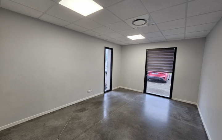 Activité commerciale CHATILLON-SUR-CHALARONNE (01400)  18 m2 350 € 