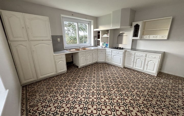 Maison BAGE-LA-VILLE (01380)  150 m2 820 € 