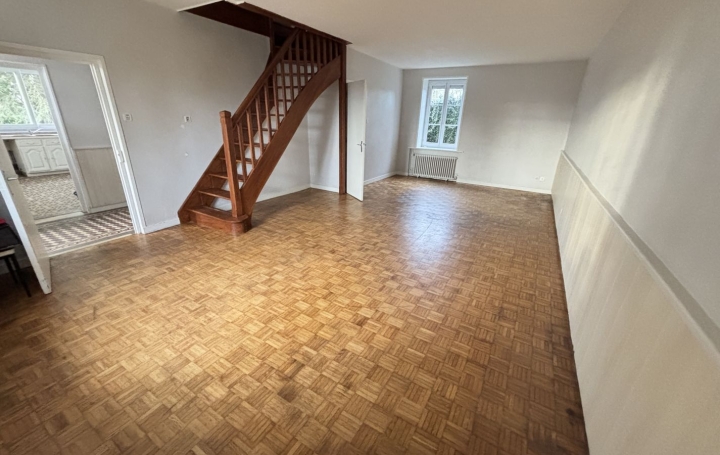 Maison BAGE-LA-VILLE (01380)  150 m2 820 € 