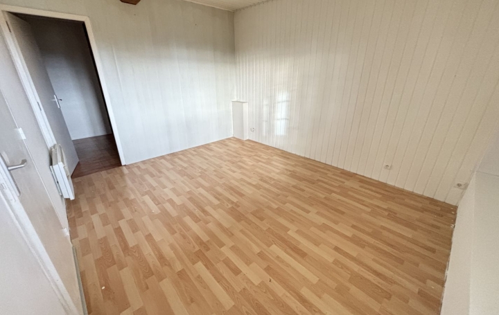 Maison BAGE-LA-VILLE (01380)  150 m2 820 € 