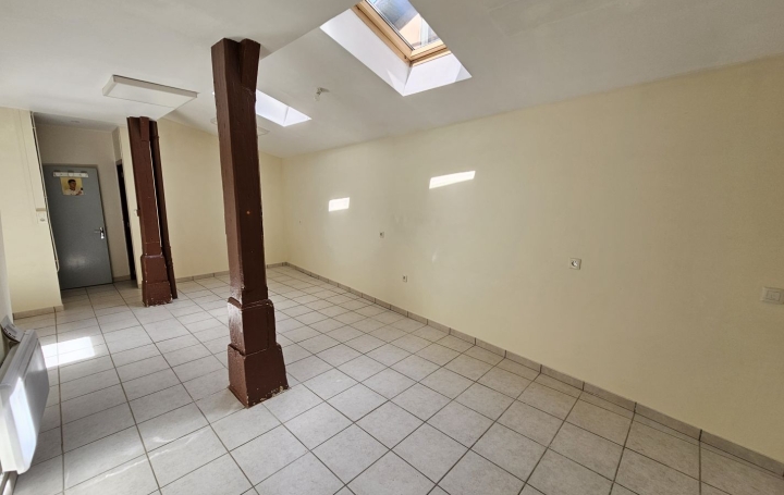 Local commercial PONT-DE-VAUX (01190)  80 m2 550 € 