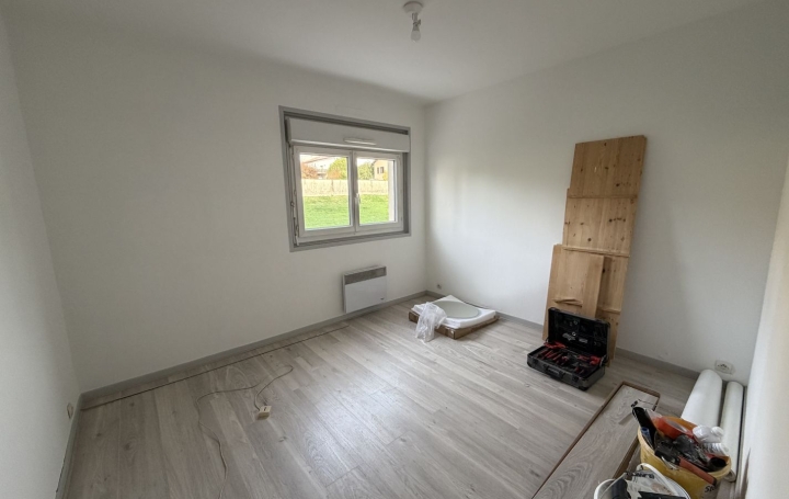 2 Pièces CHALAMONT (01320)  47 m2 680 € 