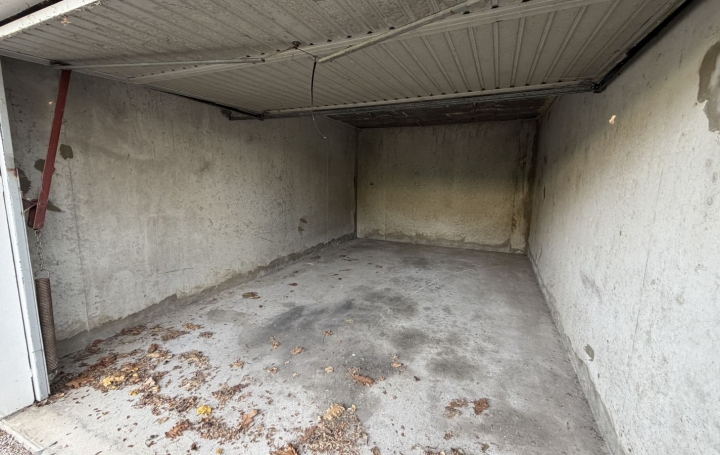 Garage / Parking CHALAMONT (01320) 20 m<sup>2</sup> 100 € 