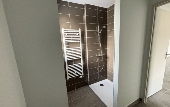 2 Pièces NEUVILLE-LES-DAMES (01400)  51 m2 650 € 