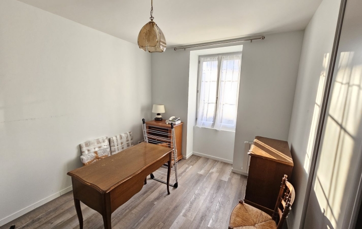 4 Pièces PONT-DE-VAUX (01190)  72 m2 830 € 