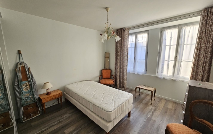 4 Pièces PONT-DE-VAUX (01190)  72 m2 830 € 