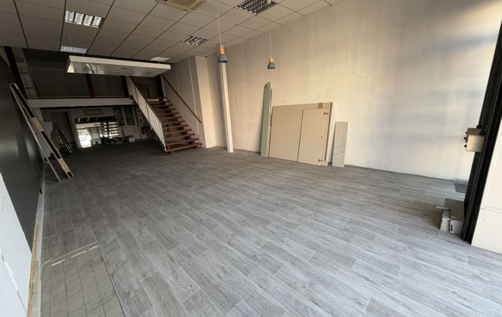 Activité commerciale PONT-DE-VAUX (01190)  114 m2 700 € 