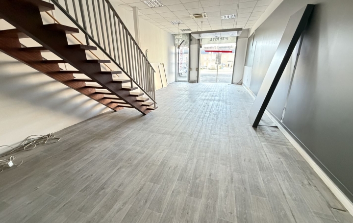 Commerces PONT-DE-VAUX (01190) 114 m<sup>2</sup> 700 € 