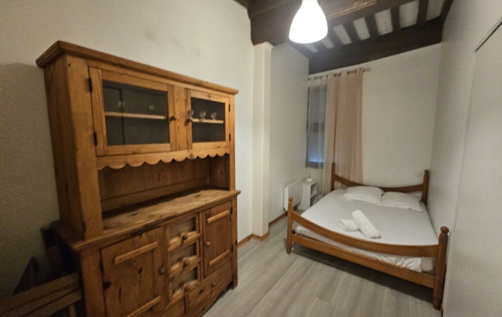 3 Pièces CHALAMONT (01320)  69 m2 700 € 