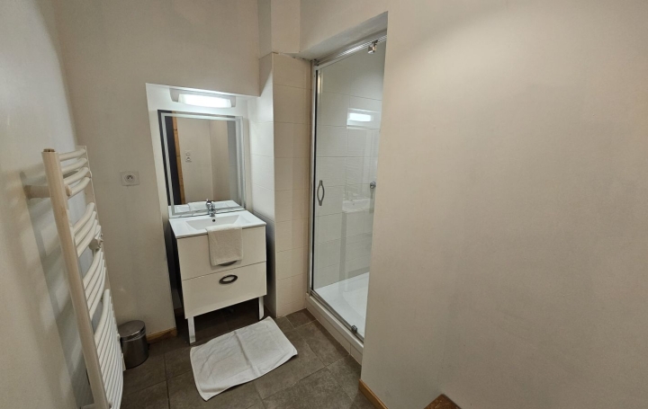 3 Pièces CHALAMONT (01320)  69 m2 700 € 