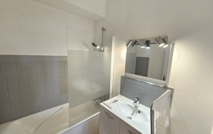 3 Pièces BOURG-EN-BRESSE (01000)  52 m2 730 € 