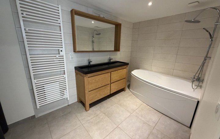 Maison SAINT-PAUL-DE-VARAX (01240)  74 m2 980 € 