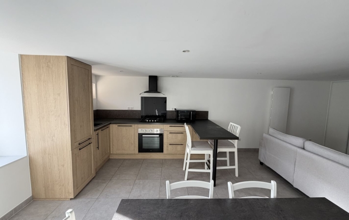 Maison SAINT-PAUL-DE-VARAX (01240)  74 m2 980 € 