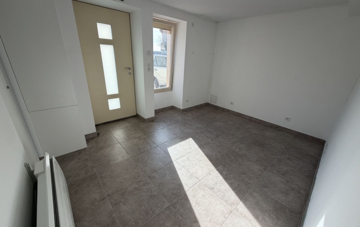 Local d'activité SAINT-PAUL-DE-VARAX (01240)  26 m2 430 € 