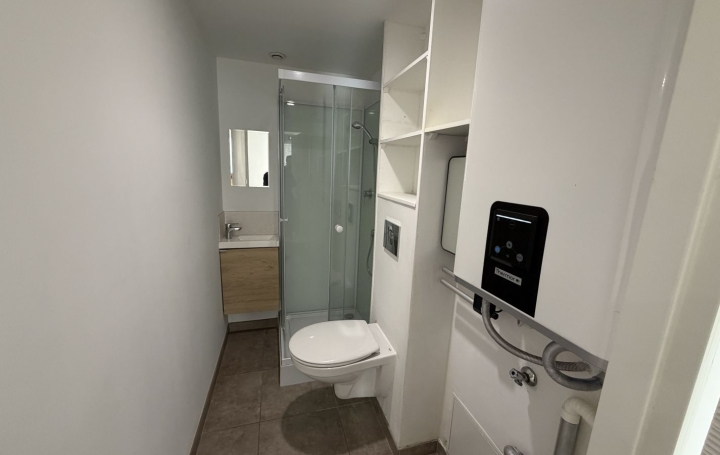 Local d'activité SAINT-PAUL-DE-VARAX (01240)  26 m2 430 € 