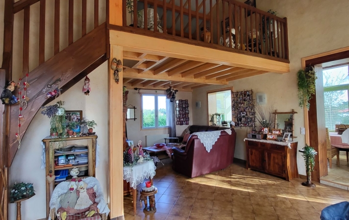 Maison NEUVILLE-LES-DAMES (01400)  152 m2 1 250 € 