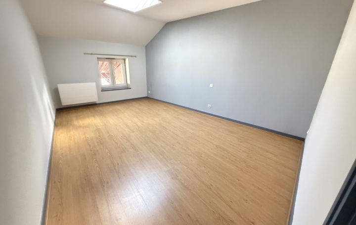 3 Pièces PONT-DE-VAUX (01190)  79 m2 550 € 
