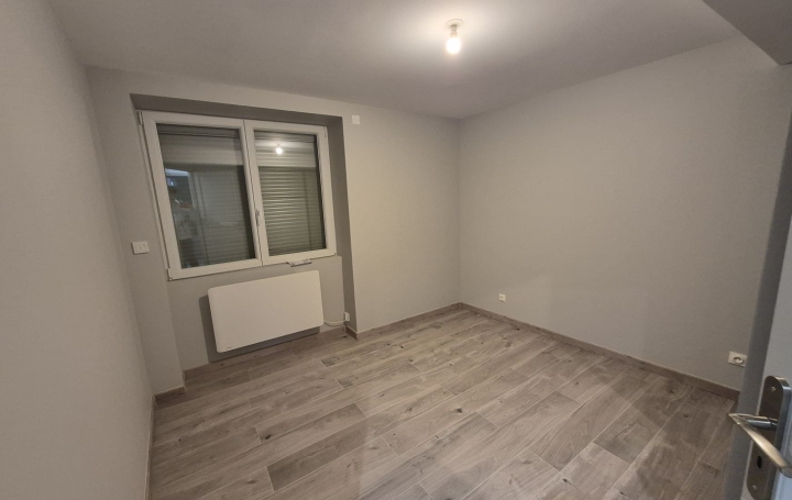 Maison de village CHALAMONT (01320)  78 m2 720 € 