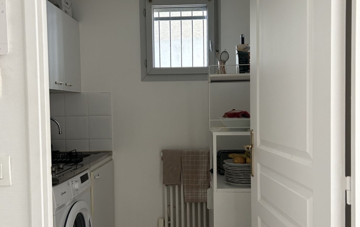 1 Pièce LYON (69008)  23 m2 520 € 