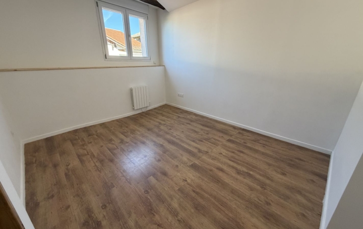 Maison PONT-DE-VAUX (01190)  95 m2 750 € 