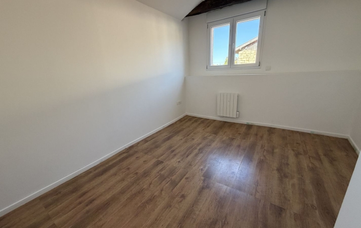 Maison PONT-DE-VAUX (01190)  95 m2 750 € 