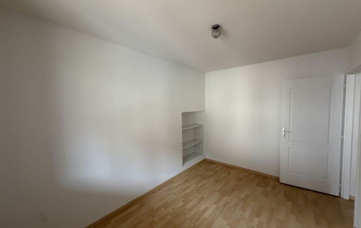 Maison de village SAINT-JEAN-LE-VIEUX (01640)  67 m2 850 € 