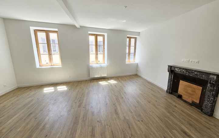 4 Pièces FLEURIE (69820)  81 m2 840 € 