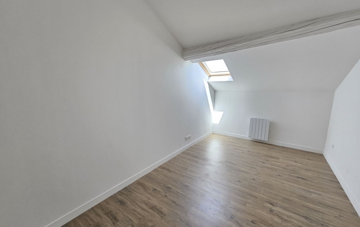 5 Pièces FLEURIE (69820)  124 m2 970 € 