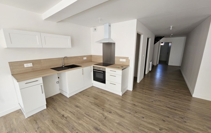 5 Pièces FLEURIE (69820)  124 m2 970 € 