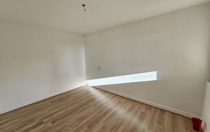 3 Pièces CHALAMONT (01320)  60 m2 750 € 