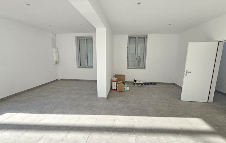 Local commercial SAINT-PAUL-DE-VARAX (01240)  48 m2 600 € 